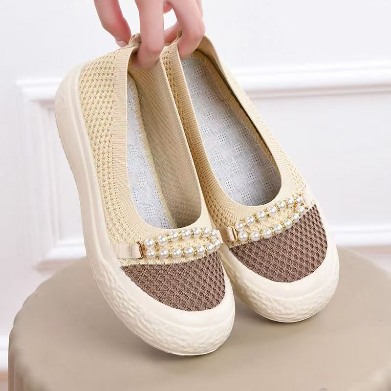 Old Beijing cloth shoes-老北京布鞋
