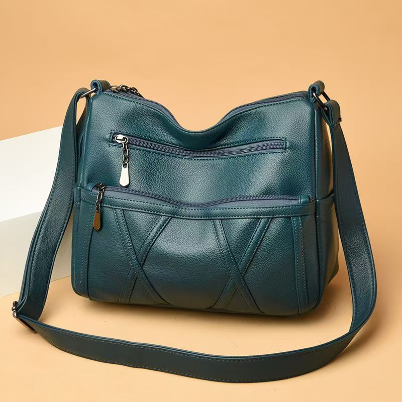 Large-capacity messenger bag