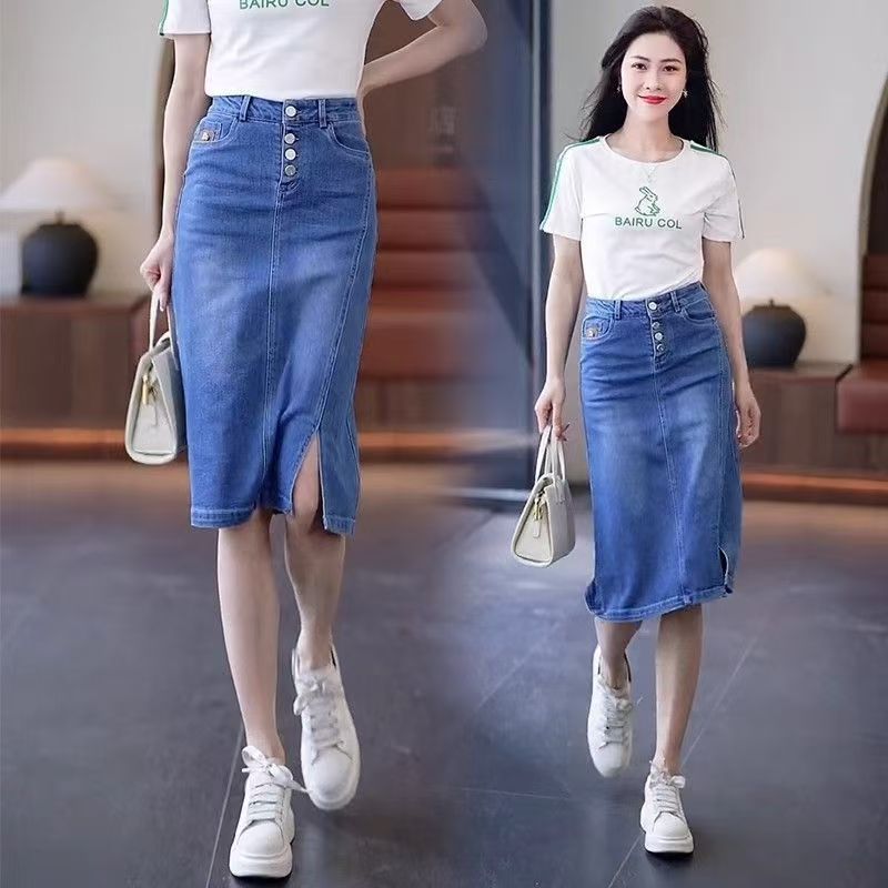 High-waisted denim skirt with free T-shirt